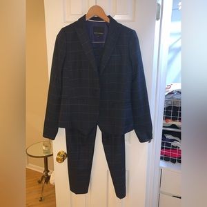 Banana republic women’s navy suit